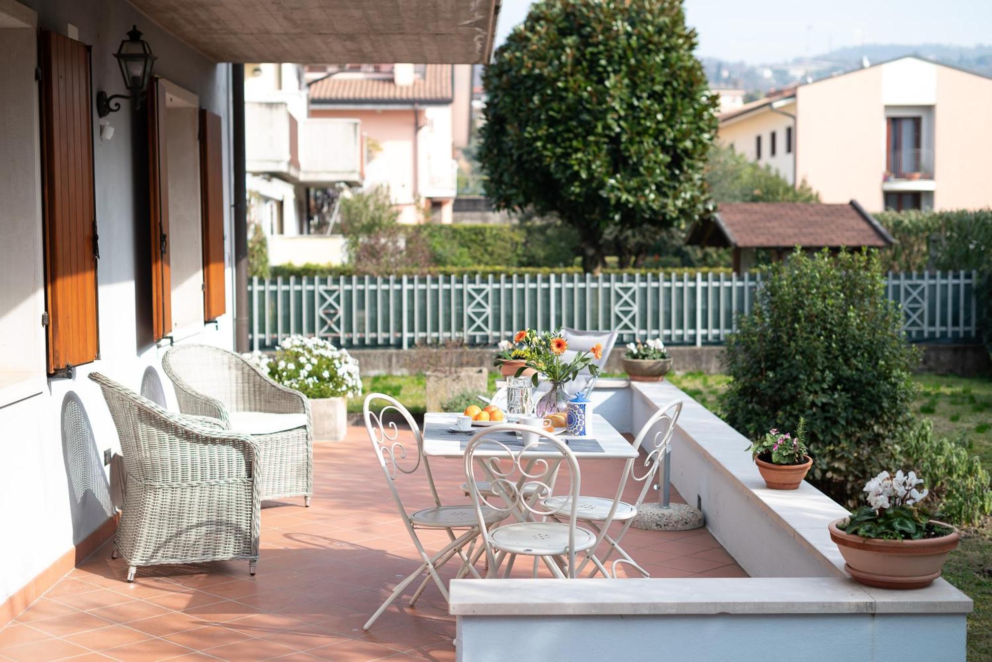 Canevon Suite Apartment Бардолино Экстерьер фото